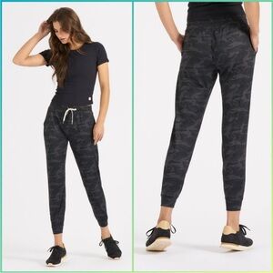 Vuori Camo performance Jogger Pants black gray drawstring active woman’s medium